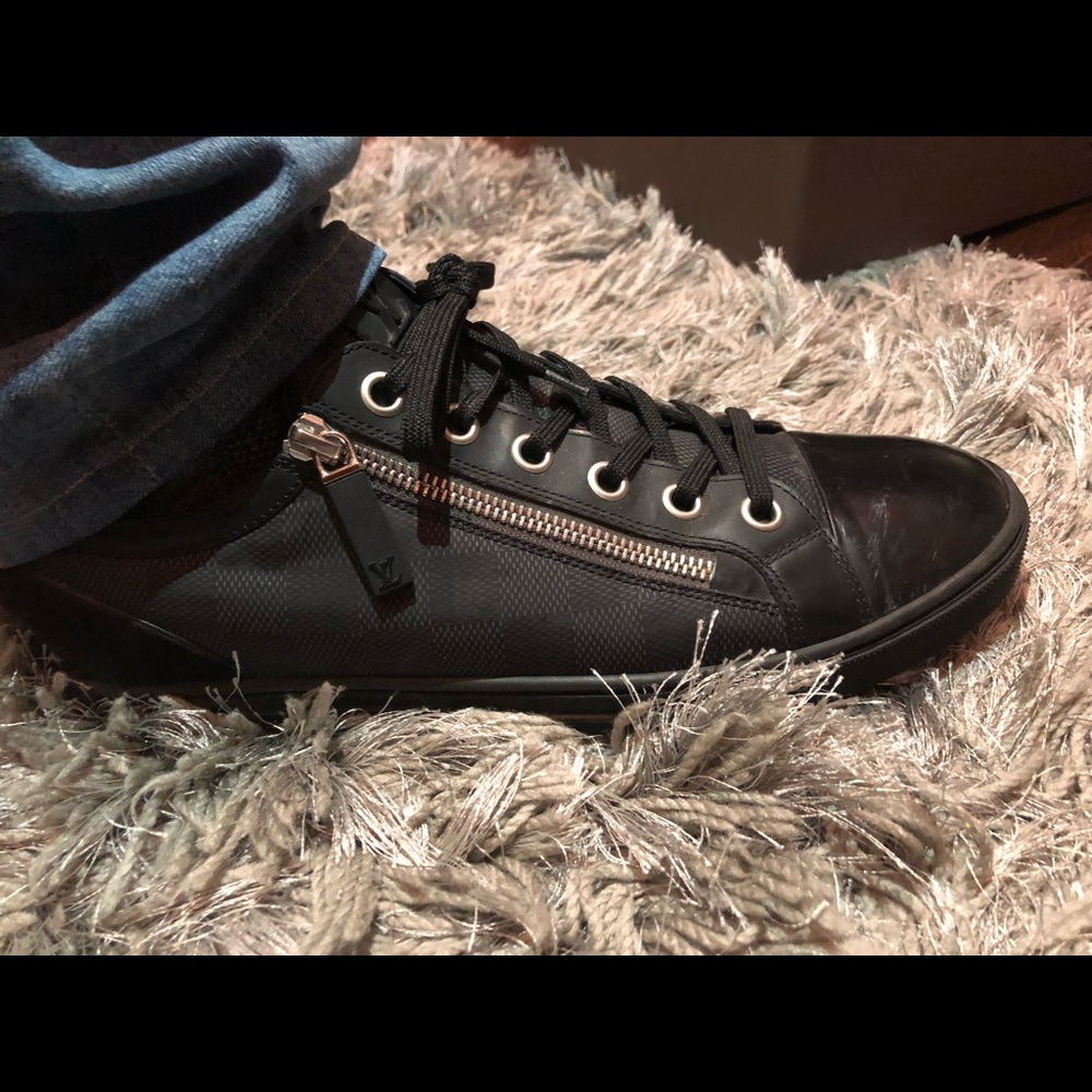 LOUIS VUITTON Mens Calfskin Suede Damier Sneakers - Picture 2 of 6